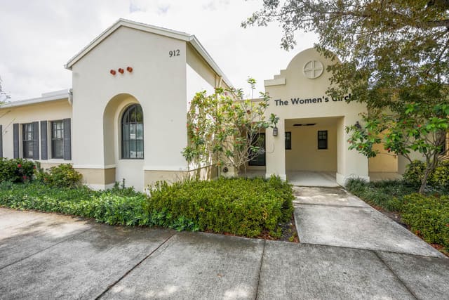912 SE 4th Street, Boynton Beach, FL