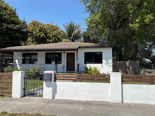2263 NW 86th Terrace, sold in Bloomfield Hills, Miami, FL