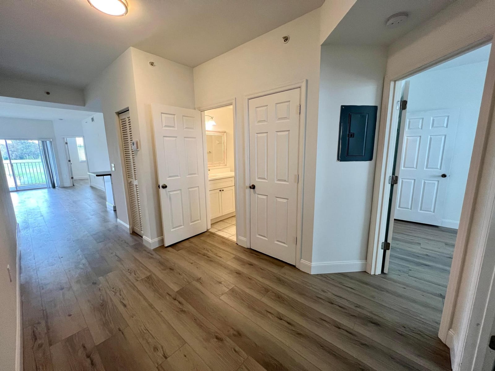 2040 Greenview Shores Boulevard 214 — photo 2