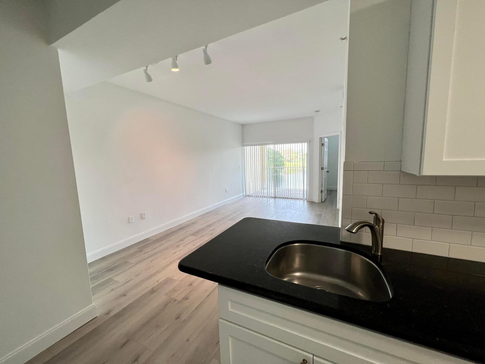 2040 Greenview Shores Boulevard 214 — photo 3