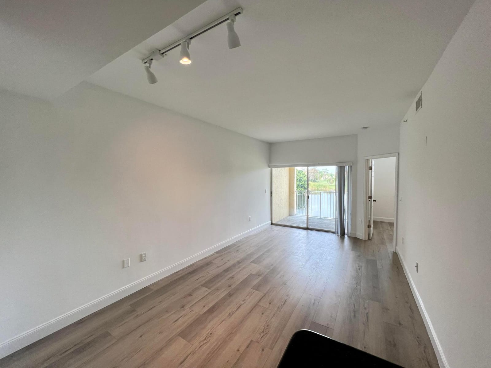 2040 Greenview Shores Boulevard 214 — photo 5