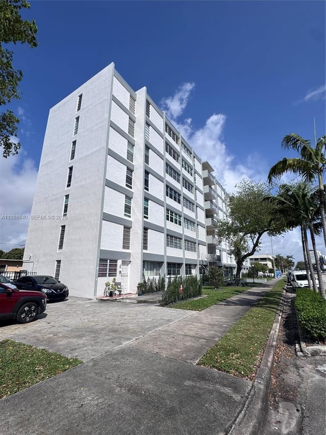 1400 SW 27th Avenue 702, Miami, FL 33145