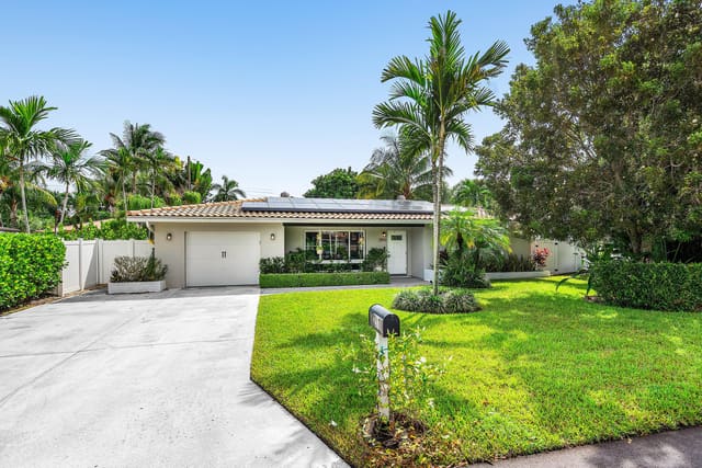 2810 SW 5th Street, sold in Seacrest Hills, Boynton Beach, FL