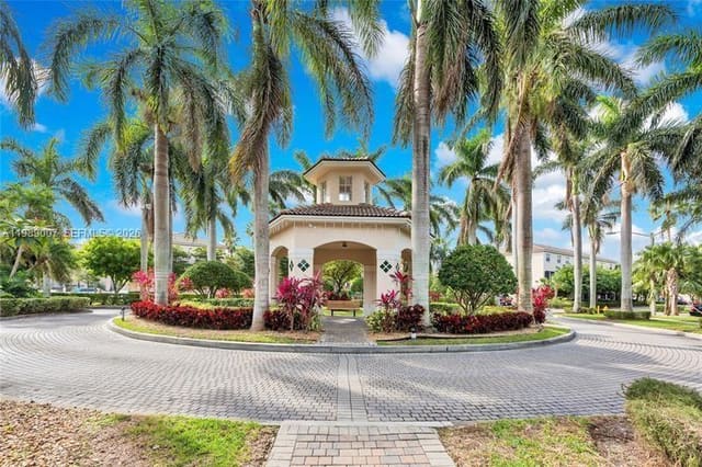5725 NW 114th Path 106, sold in Las Brisas At Doral Condo, Doral, FL