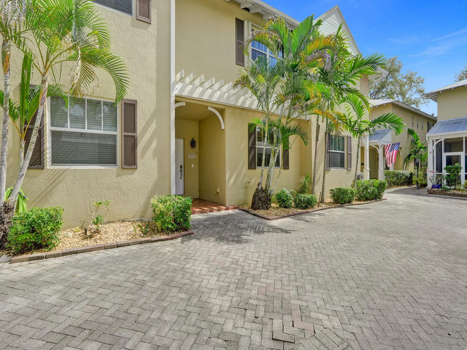 1210 W Las Olas Boulevard, Fort Lauderdale, FL 33312 photo 2