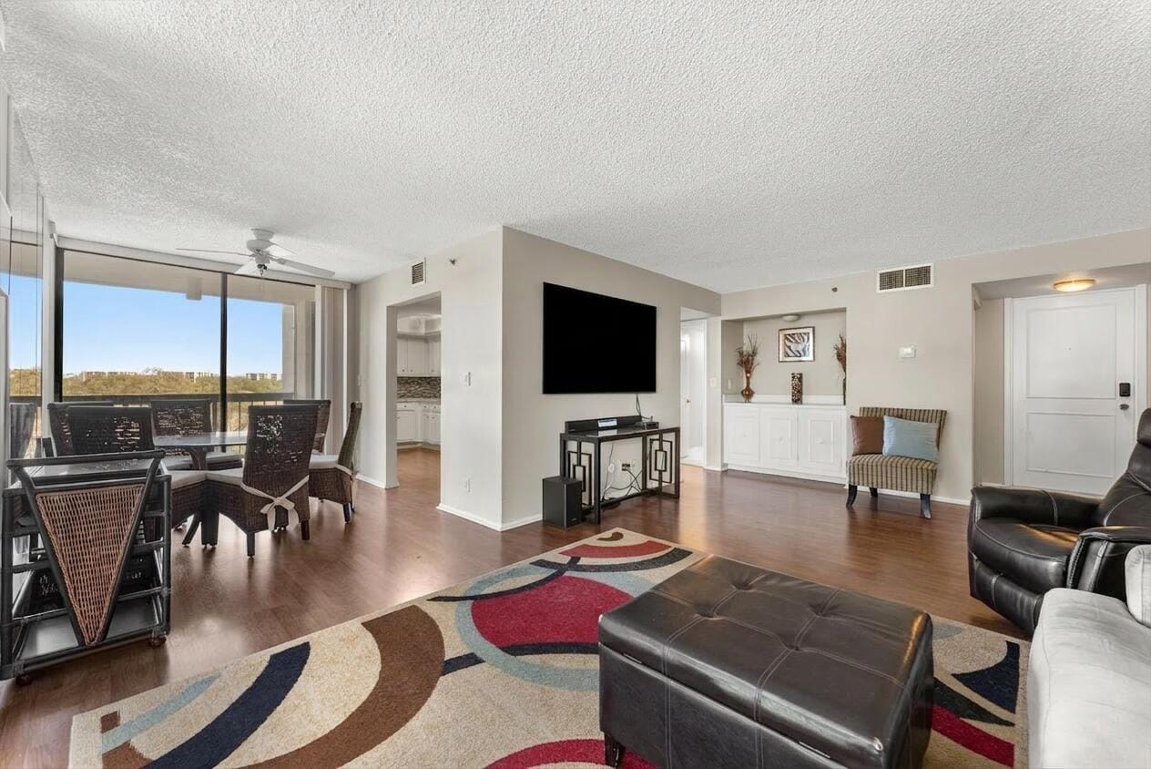 1832 Bridgewood Drive — photo 2