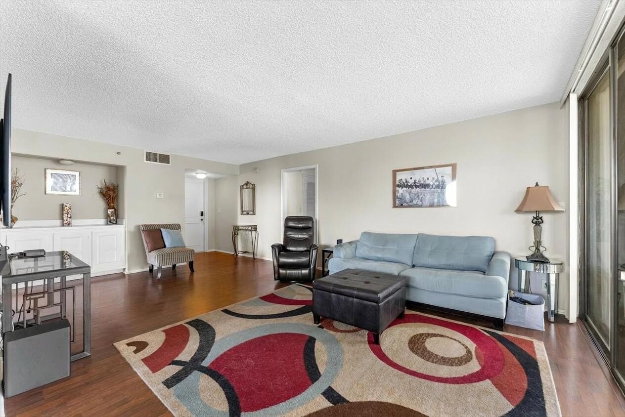 1832 Bridgewood Drive — photo 3