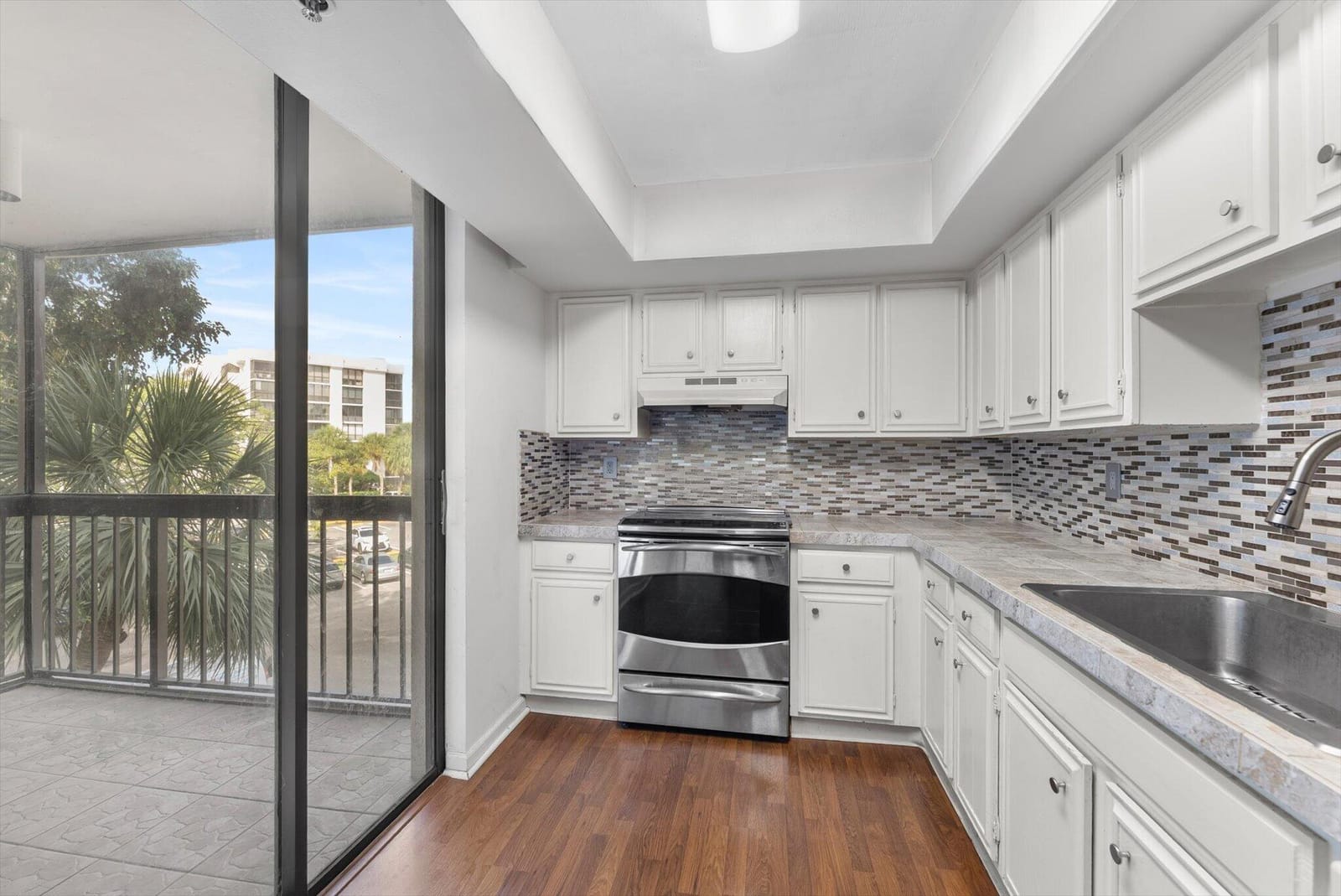 1832 Bridgewood Drive — photo 4