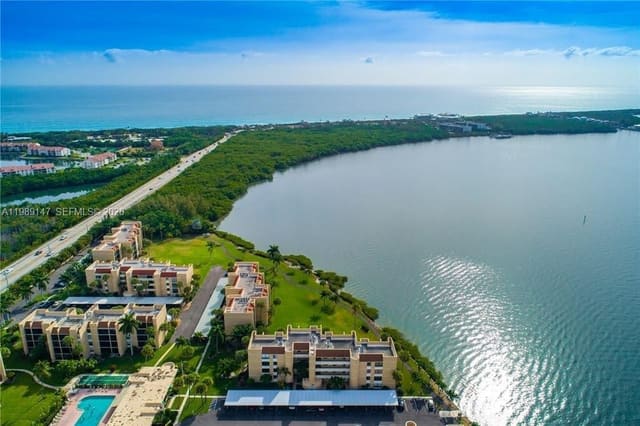 3432 NE Causeway Boulevard 102, Hutchinson Island, FL 34957