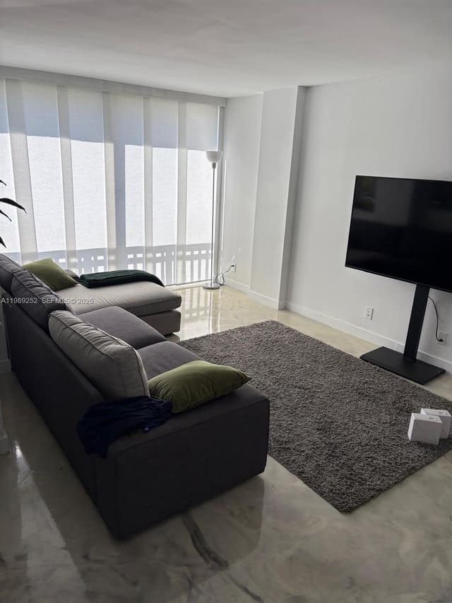 17021 N Bay Road 428, Plaza Of Americas Condo P, Sunny Isles Beach, FL