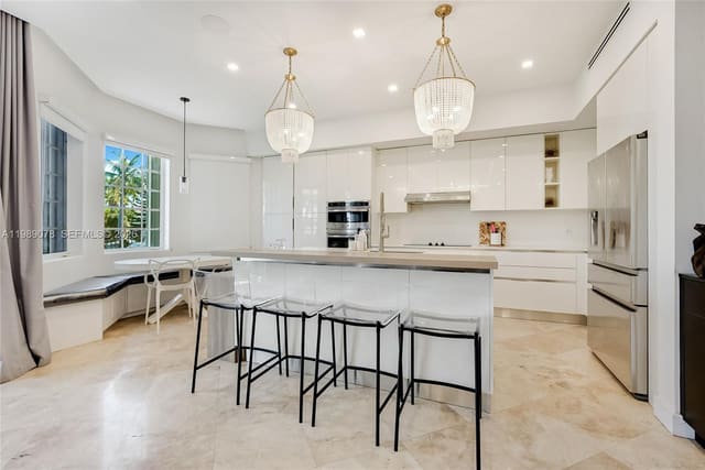 20765 NE 32nd Avenue, sold in Aventura Lakes Phase 1, Aventura, FL