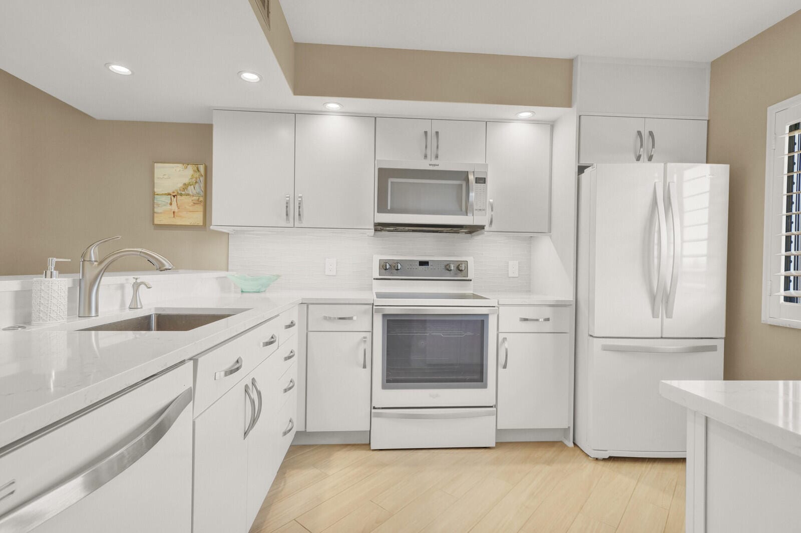 1001 Seafarer Circle 405 — photo 3