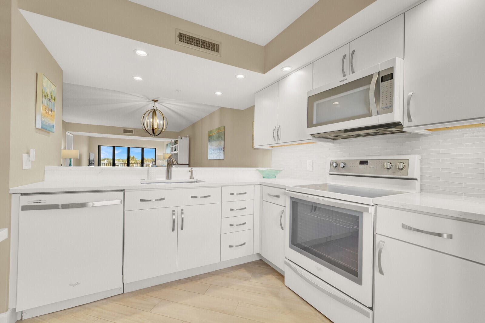 1001 Seafarer Circle 405 — photo 5