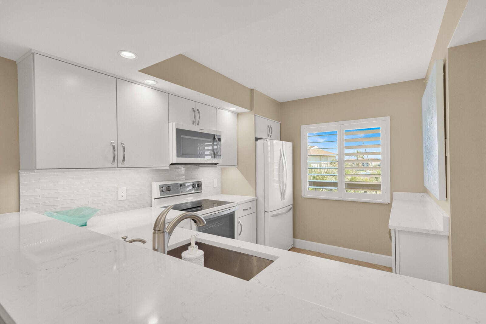 1001 Seafarer Circle 405 — photo 6