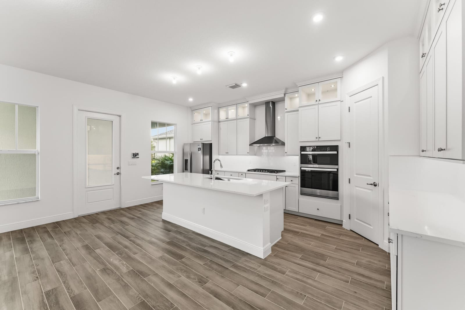 860 SW Newfield Avenue — photo 3