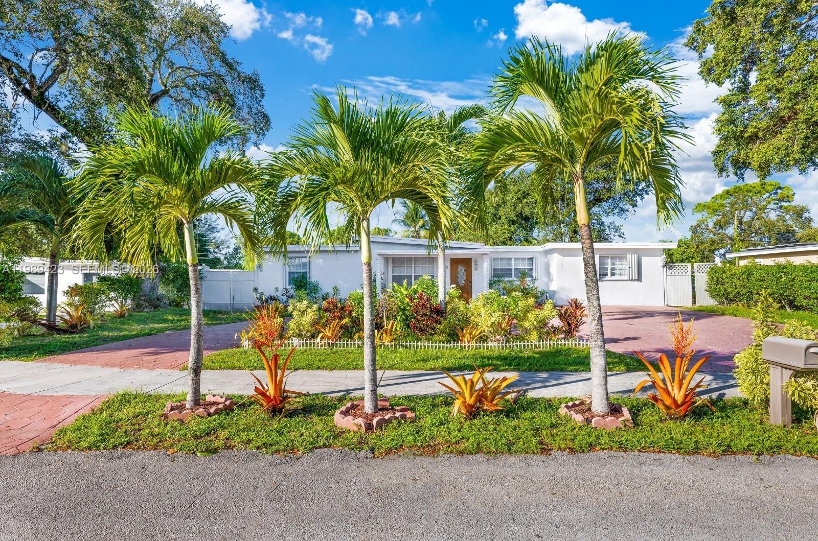38 Miami Gardens Road — photo 3