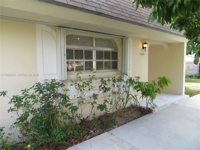 17247 SW 112th Place 21044, sold in Green Hills Park West No, Miami, FL