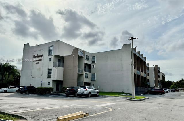 10900 SW 104th Street 303, Miami, FL 33176