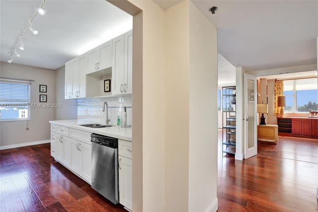 4001 Hillcrest Dr 817 817, sold in Hillcrest East No 26 Cond, Hollywood, FL
