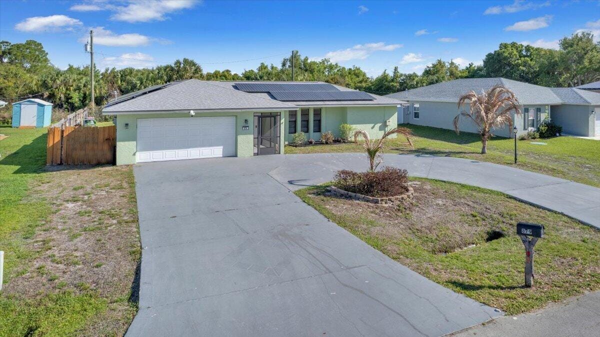 879 SE Carnival Avenue — photo 3