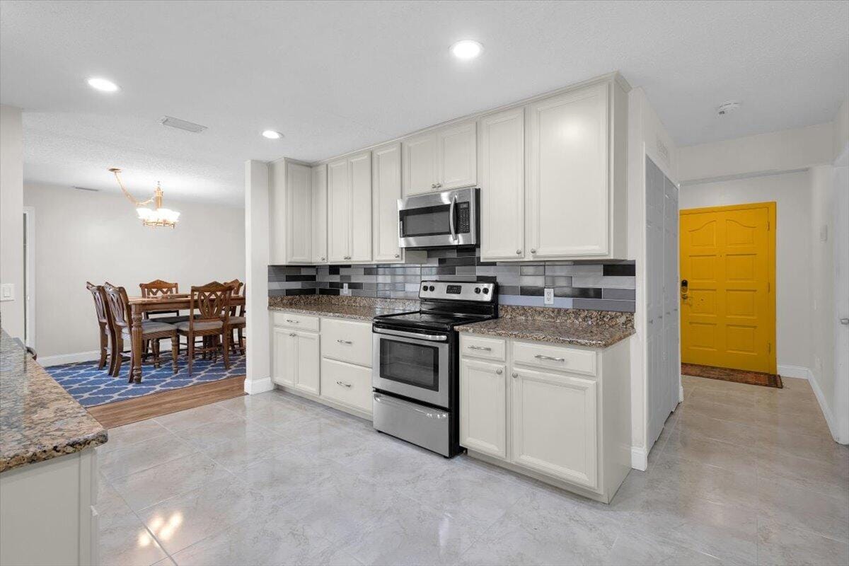 879 SE Carnival Avenue — photo 4