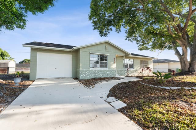 303 Essex Drive, sold in Sheraton Plaza Unit 2 Replat, Fort Pierce, FL