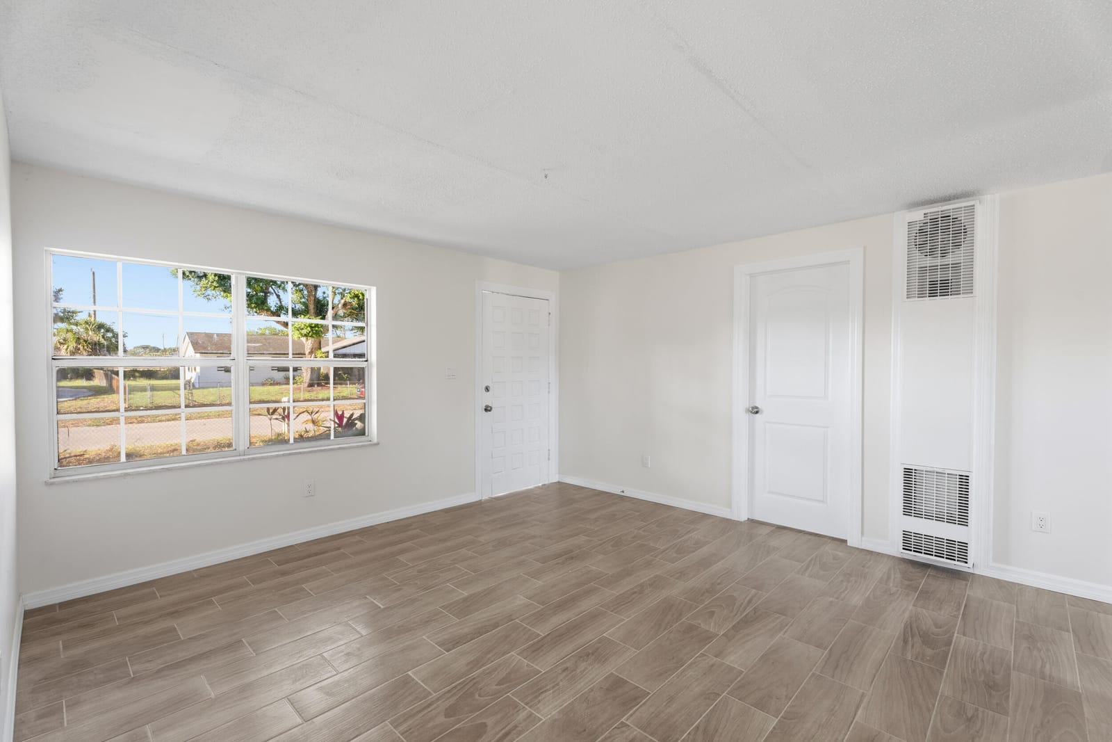 303 Essex Drive, Fort Pierce, FL 34946 photo 3