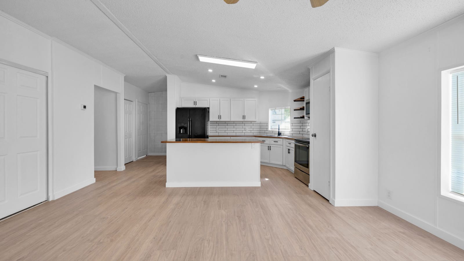 4905 NE 2nd Way — photo 7