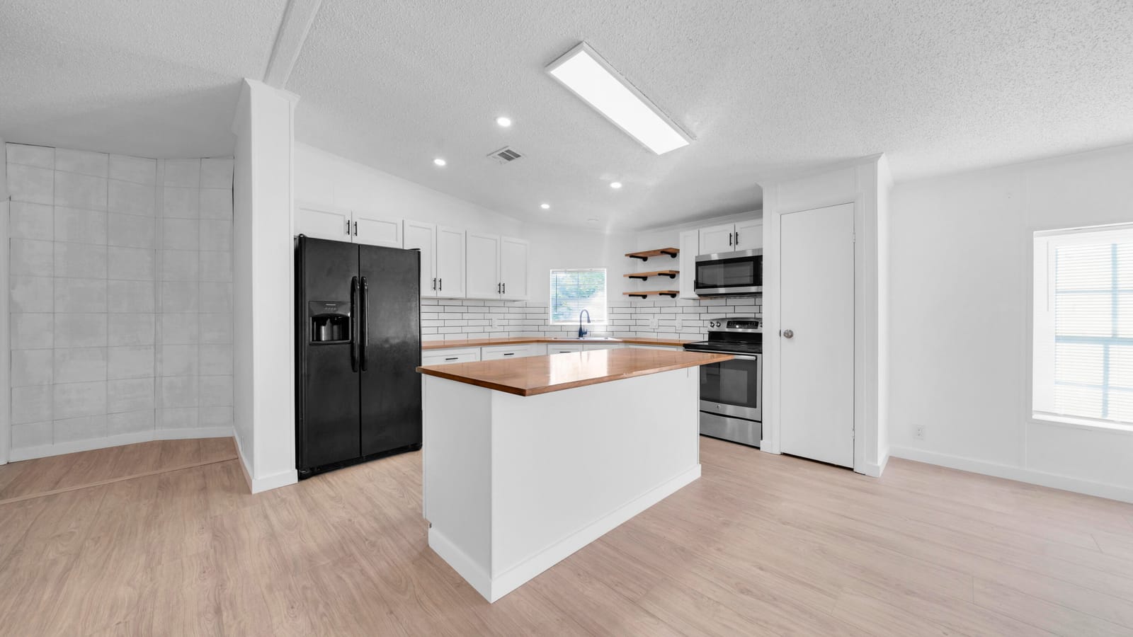 4905 NE 2nd Way — photo 8