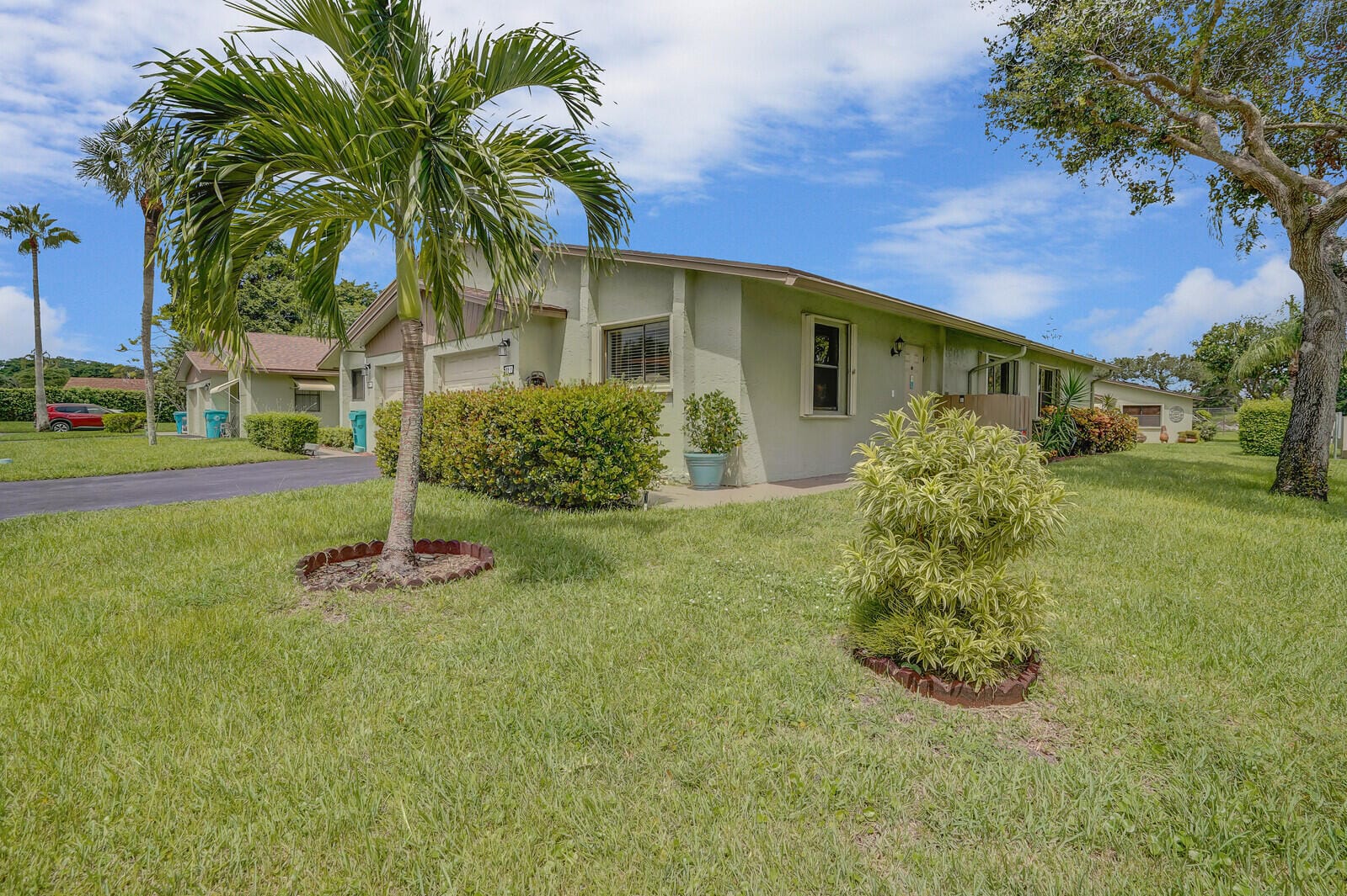 1737 Palmland Drive — photo 3
