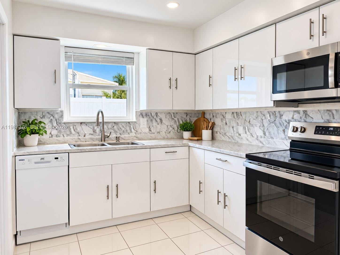 1911 N 44th Avenue, Hollywood, FL 33021 photo 4
