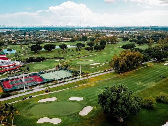 9200 N Hollybrook Lake Drive 303, sold in Hollybrook Golf And Tenni, Pembroke Pines, FL