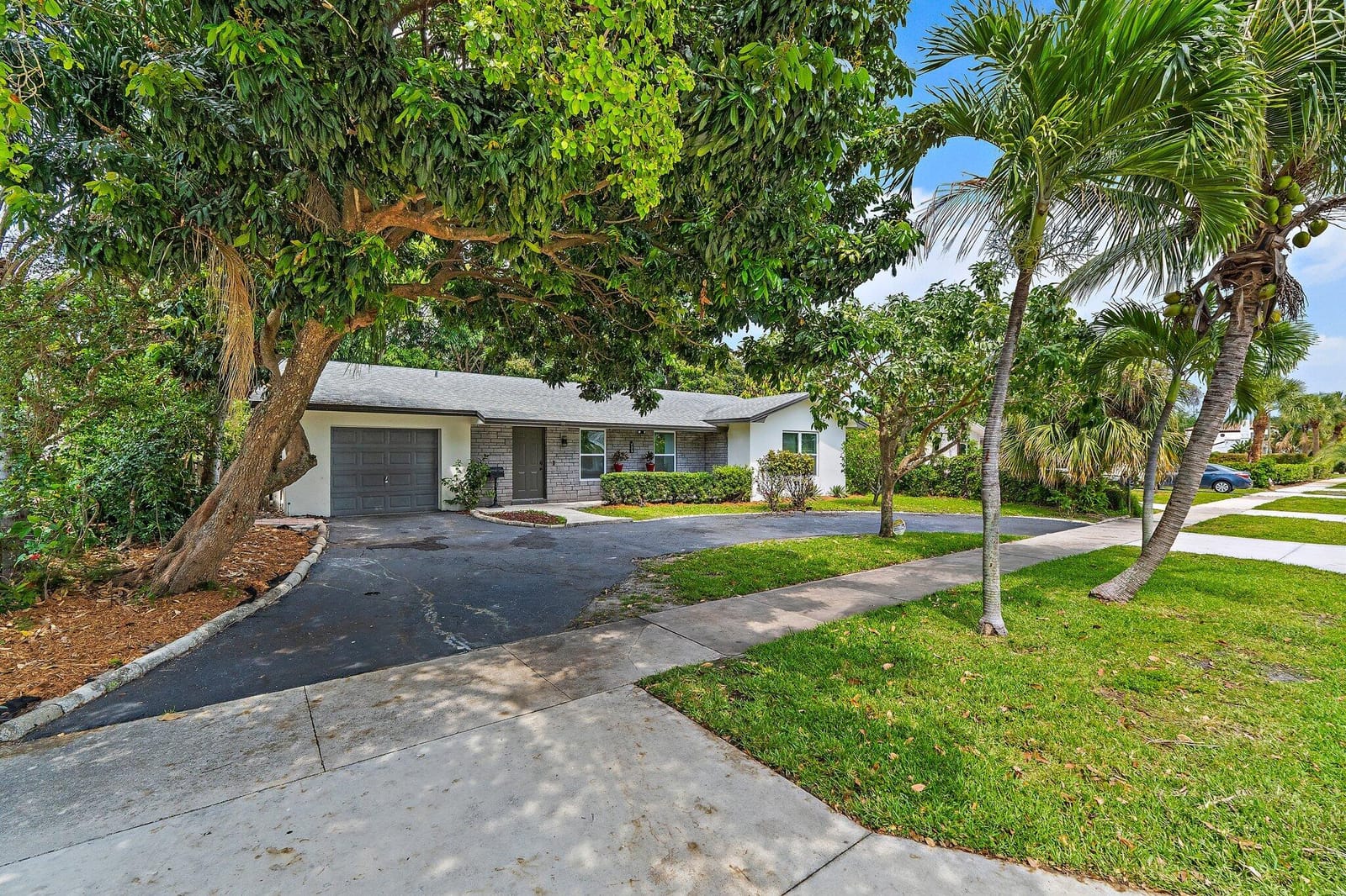 425 Greenbriar Drive, Lake Park, FL 33403 photo 1