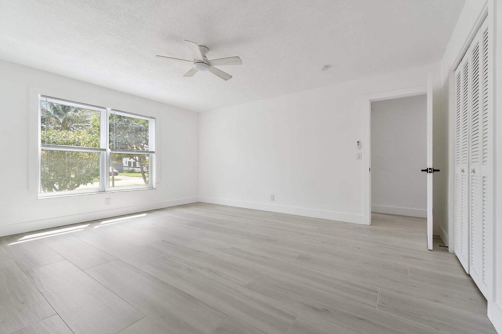 425 Greenbriar Drive, Lake Park, FL 33403 photo 14