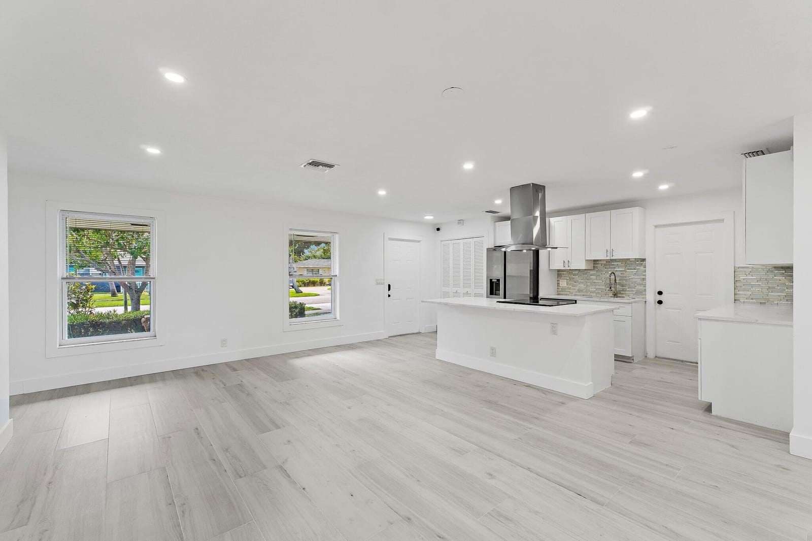 425 Greenbriar Drive, Lake Park, FL 33403 photo 8