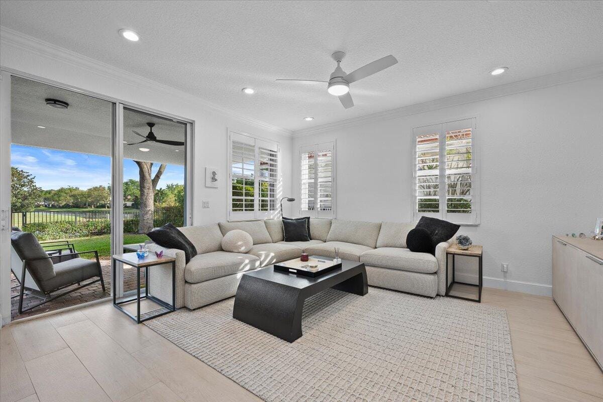 653 Castle Drive, Palm Beach Gardens, FL 33410 photo 14