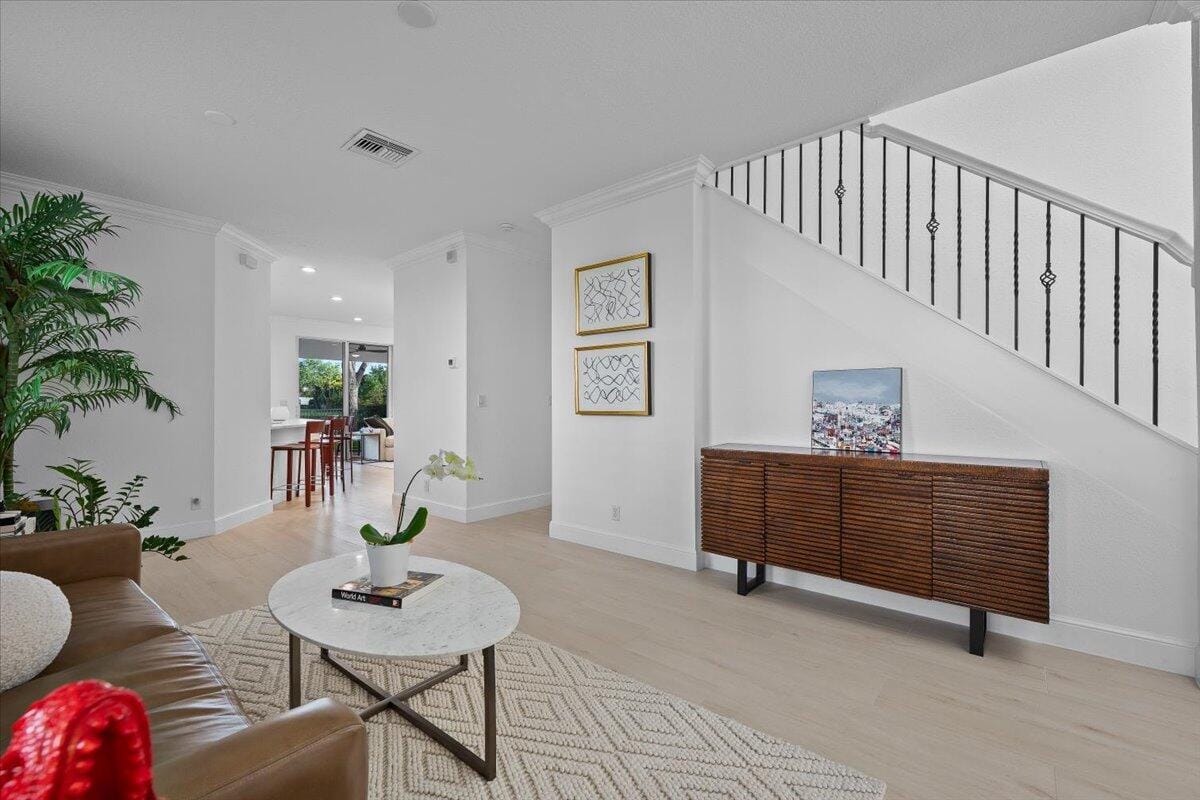 653 Castle Drive — photo 5