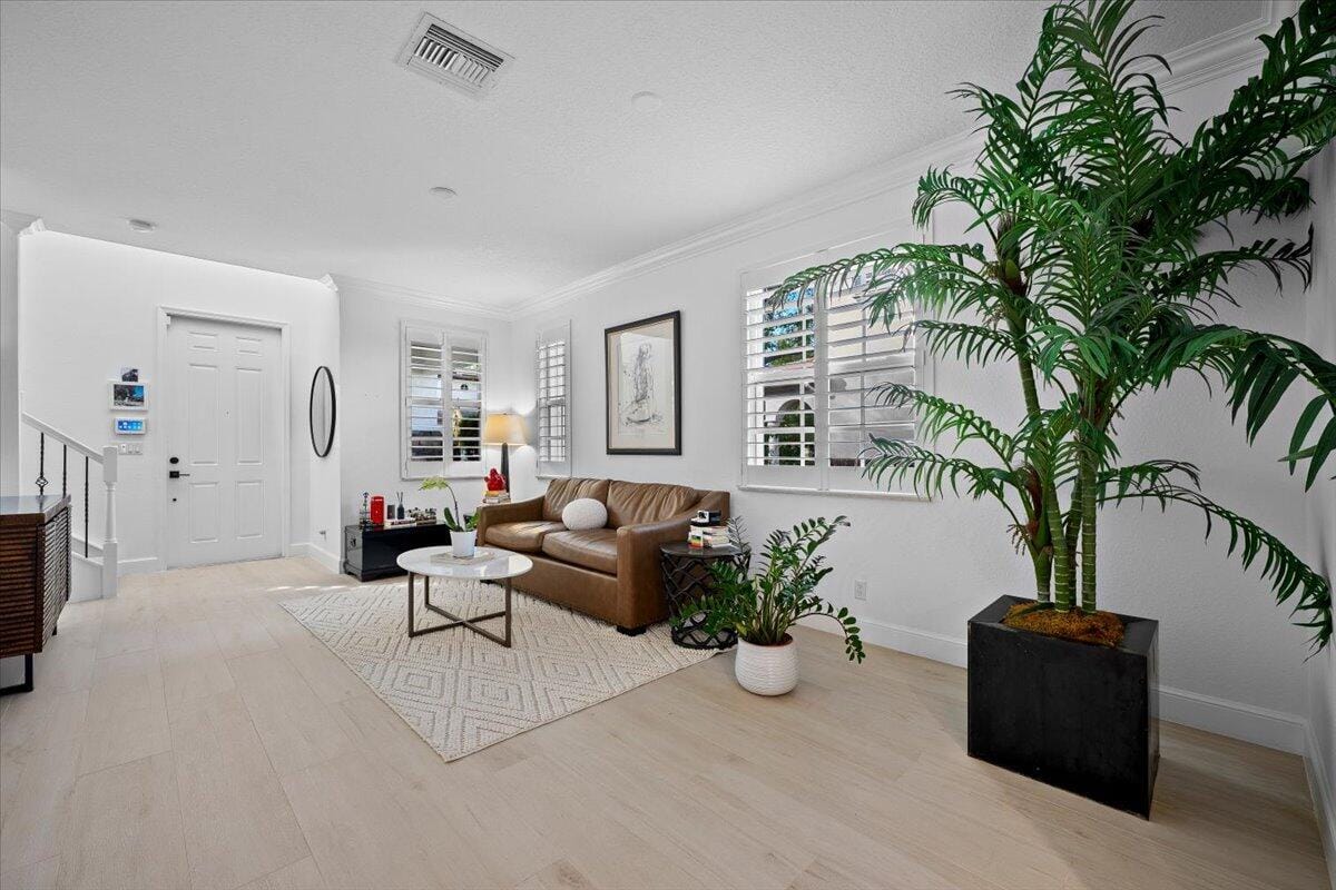 653 Castle Drive — photo 7