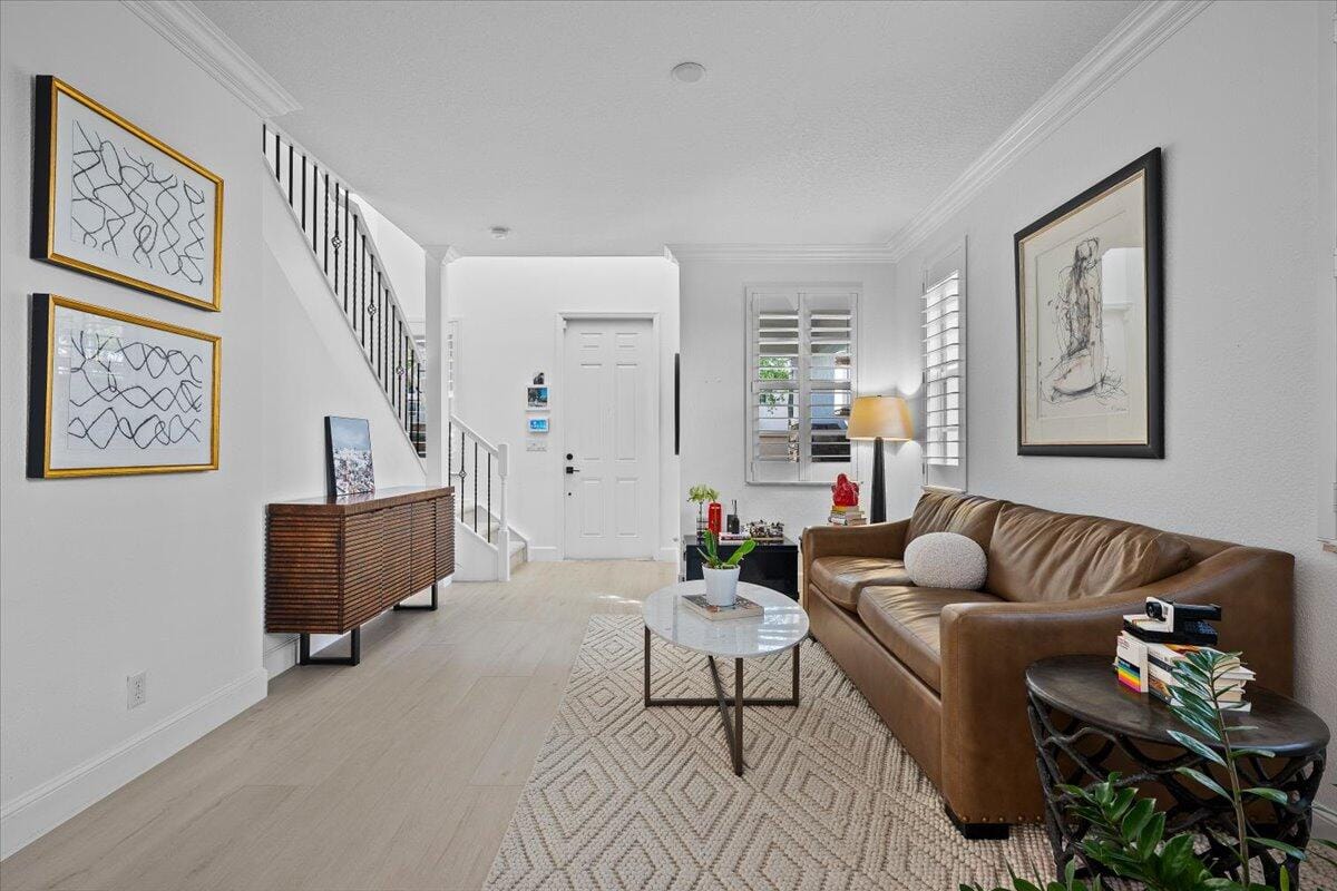 653 Castle Drive — photo 8