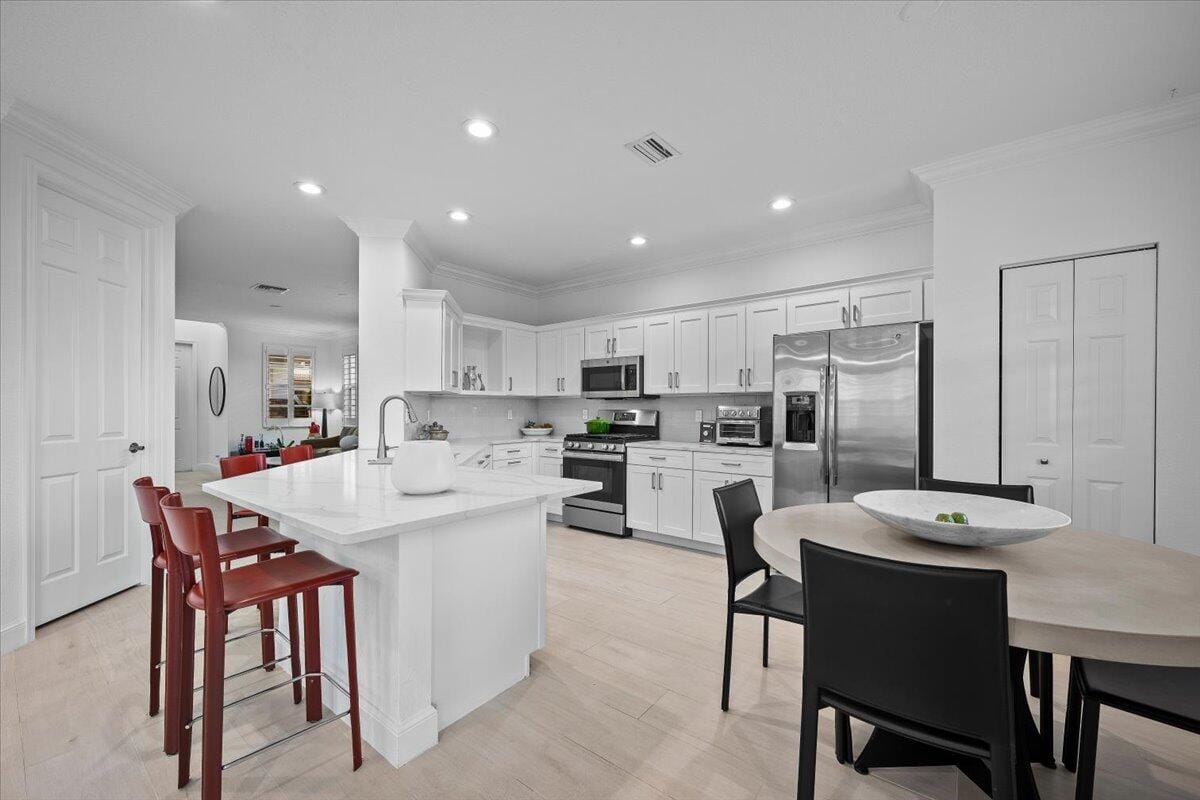 653 Castle Drive — photo 9