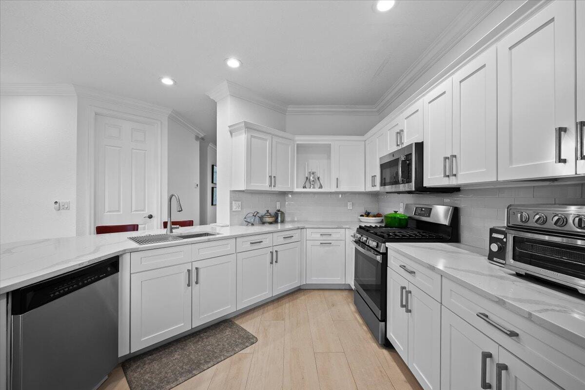653 Castle Drive — photo 10