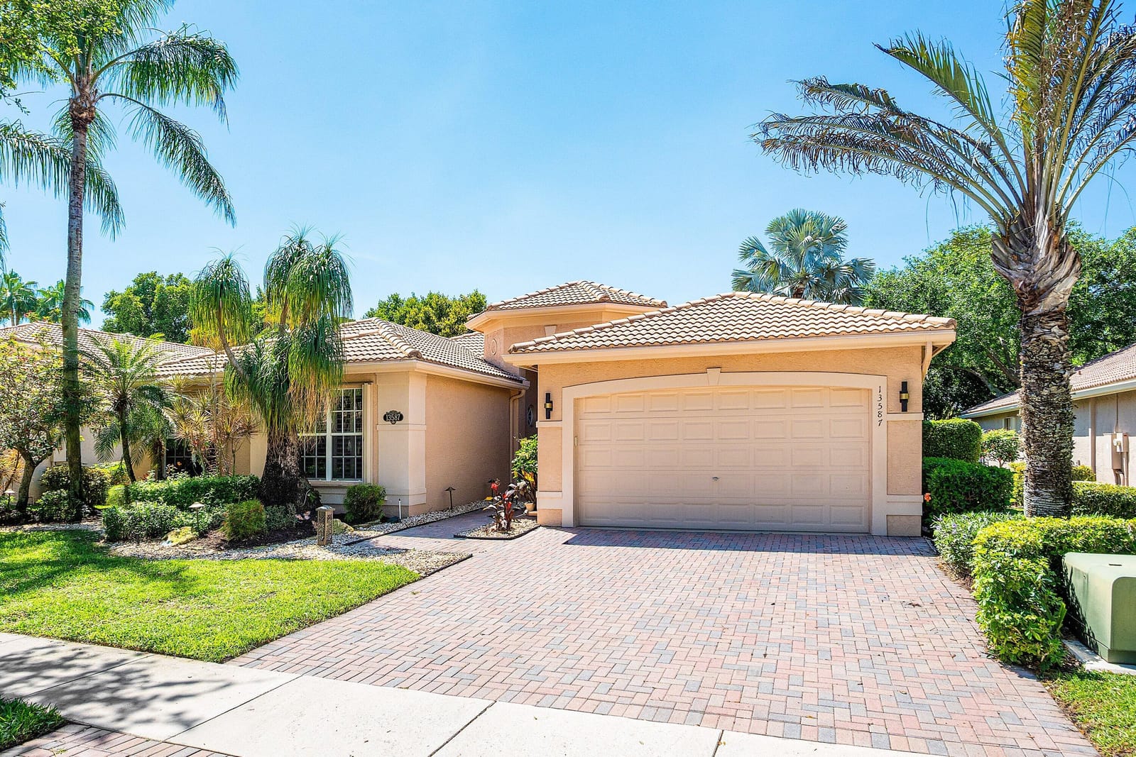 13587 Barcelona Lake Circle — photo 2
