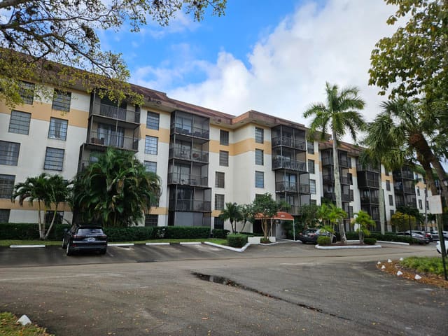 5570 NW 44th Street NW 107a, Inverwood, Lauderhill, FL