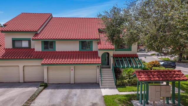 9 Lexington Lane E H, sold in Lexington Green Condo, Palm Beach Gardens, FL
