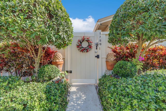 5789 Golden Eagle Circle, Palm Beach Gardens, FL 33418