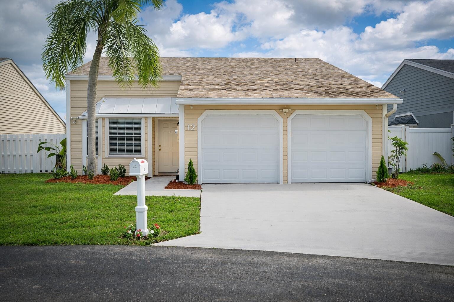 12 Paxford Lane W, Boynton Beach, FL 33426 photo 2
