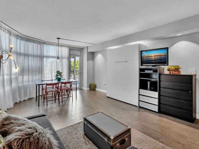 3375 N Country Club Drive 208, Aventura, FL 33180