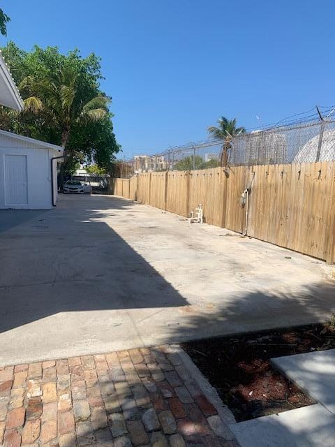 512 Biscayne Drive, West Palm Beach, FL 33401 photo 3