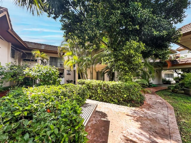 9454 SW 77th Avenue S1, sold in Kingston Square, Miami, FL