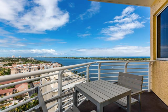 1551 N Flagler Dr Drive Uph 2, West Palm Beach, FL 33401